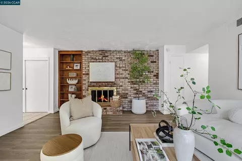 Living - 146 Ascot Ct #2, Moraga, CA 94556 photo 3 of 3
