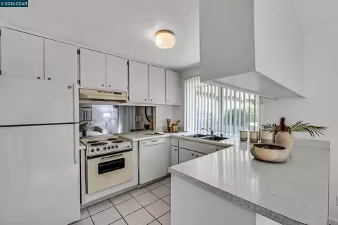 Kitchen - 146 Ascot Ct #2, Moraga, CA 94556 photo 2 of 3