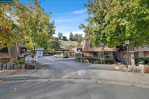 Exterior - 146 Ascot Ct #2, Moraga, CA 94556 photo 7 of 8