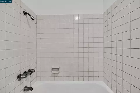 Bath - 146 Ascot Ct #2, Moraga, CA 94556 photo 1 of 5