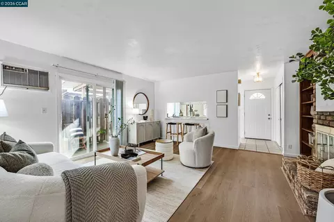 Living - 146 Ascot Ct #2, Moraga, CA 94556 photo 2 of 3
