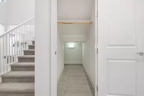 Entry Way - 4634 Mckenzie Ave, Tracy, CA 95377 photo 5 of 9