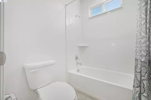 Bath - 4634 Mckenzie Ave, Tracy, CA 95377 photo 2 of 2