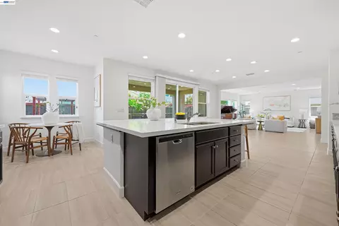 Kitchen - 4634 Mckenzie Ave, Tracy, CA 95377 photo 4 of 5