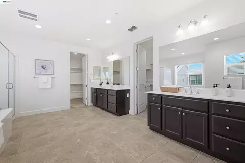 Entry Way - 4634 Mckenzie Ave, Tracy, CA 95377 photo 7 of 9