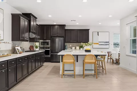 Kitchen - 4634 Mckenzie Ave, Tracy, CA 95377 photo 2 of 5