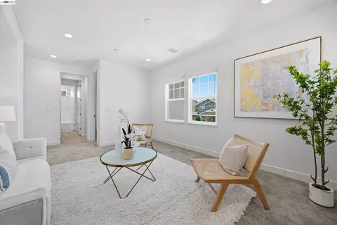 Living - 4634 Mckenzie Ave, Tracy, CA 95377 photo 5 of 6