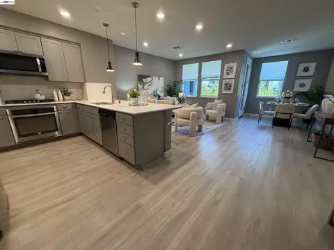 558 Clover Cir, Milpitas, CA 95035