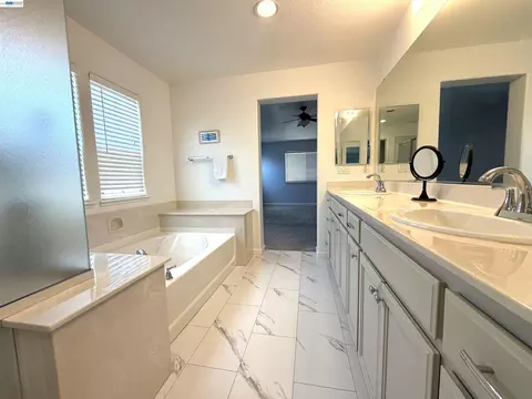 Bath - 1116 Cunningham St, Vallejo, CA 94590 photo 2 of 6