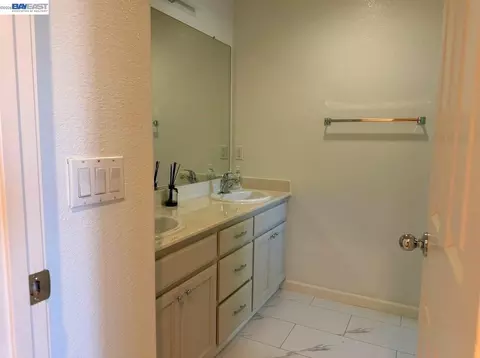 Bath - 1116 Cunningham St, Vallejo, CA 94590 photo 4 of 6