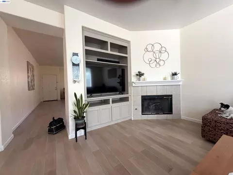 Living - 1116 Cunningham St, Vallejo, CA 94590 photo 2 of 2