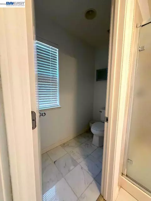 Bath - 1116 Cunningham St, Vallejo, CA 94590 photo 3 of 6