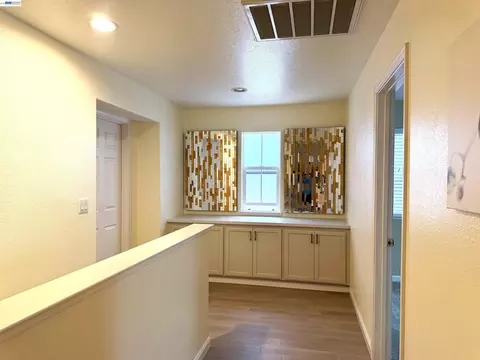Entry Way - 1116 Cunningham St, Vallejo, CA 94590 photo 4 of 5