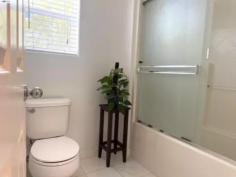 Bath - 1116 Cunningham St, Vallejo, CA 94590 photo 5 of 6