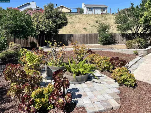 Exterior - 150 Pico Pl, Bay Point, CA 94565 photo 6 of 18