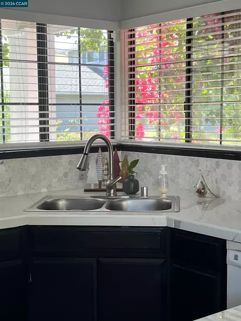 Kitchen - 150 Pico Pl, Bay Point, CA 94565 photo 6 of 6