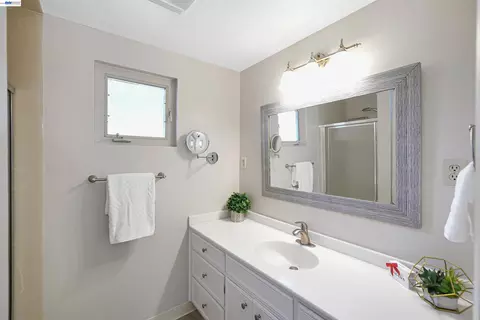 Bath - 2333 Darwin St, Hayward, CA 94545 photo 1 of 3