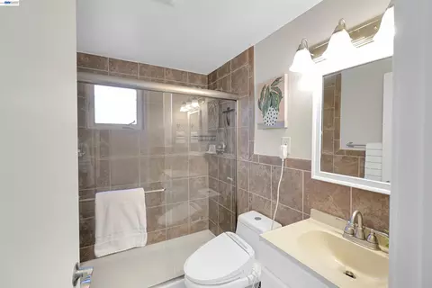 Bath - 2333 Darwin St, Hayward, CA 94545 photo 3 of 3