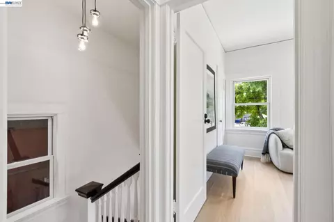 Entry Way - 2607 Alcatraz Ave, Berkeley, CA 94705 photo 4 of 11
