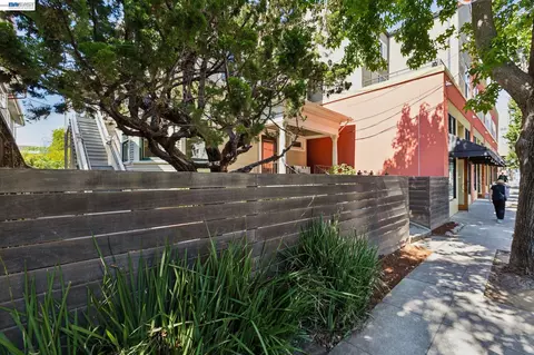 Exterior - 2607 Alcatraz Ave, Berkeley, CA 94705 photo 15 of 17