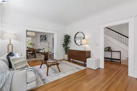 Living - 2607 Alcatraz Ave, Berkeley, CA 94705 photo 3 of 5