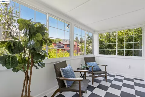 Exterior - 2607 Alcatraz Ave, Berkeley, CA 94705 photo 6 of 17