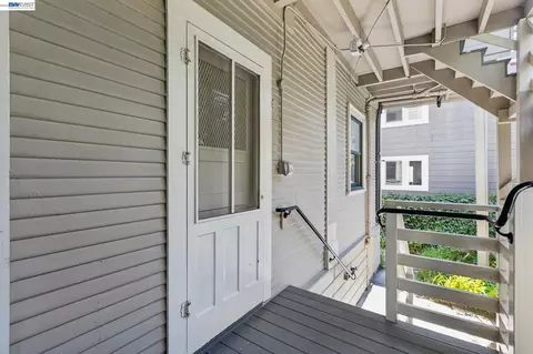 Exterior - 2607 Alcatraz Ave, Berkeley, CA 94705 photo 7 of 17