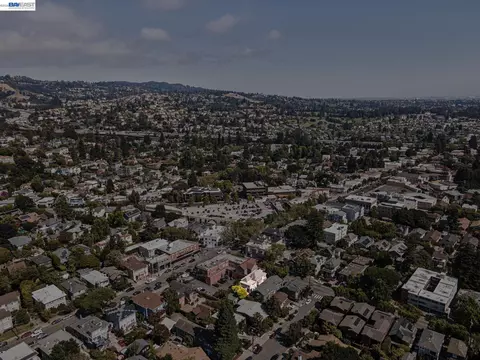 View/Area - 2607 Alcatraz Ave, Berkeley, CA 94705 photo 3 of 4
