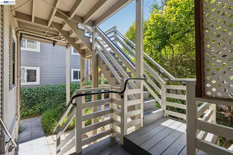 Exterior - 2607 Alcatraz Ave, Berkeley, CA 94705 photo 8 of 17