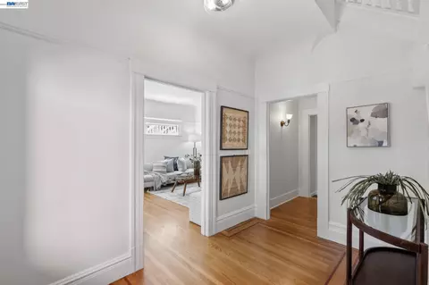 Entry Way - 2607 Alcatraz Ave, Berkeley, CA 94705 photo 2 of 11