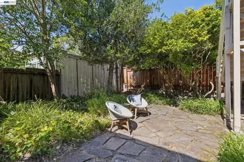 Exterior - 2607 Alcatraz Ave, Berkeley, CA 94705 photo 10 of 17