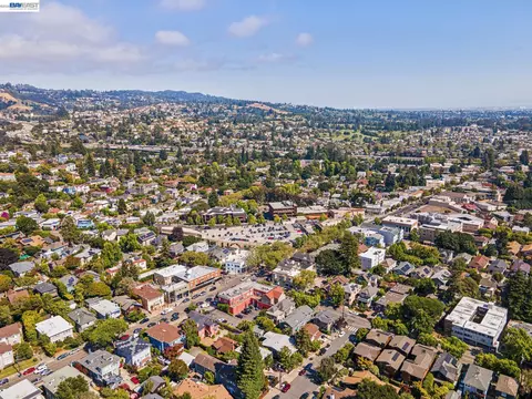 View/Area - 2607 Alcatraz Ave, Berkeley, CA 94705 photo 2 of 4
