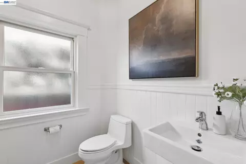 Bath - 2607 Alcatraz Ave, Berkeley, CA 94705 photo 1 of 5