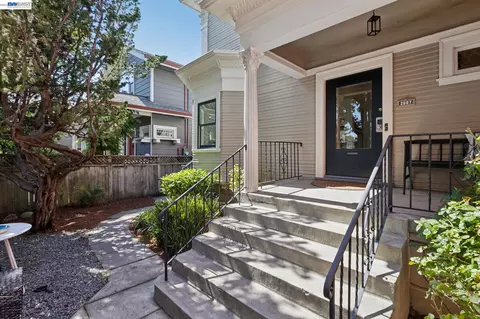 Exterior - 2607 Alcatraz Ave, Berkeley, CA 94705 photo 1 of 17