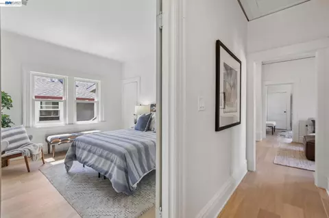 Entry Way - 2607 Alcatraz Ave, Berkeley, CA 94705 photo 5 of 11
