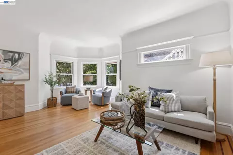 Living - 2607 Alcatraz Ave, Berkeley, CA 94705 photo 2 of 5