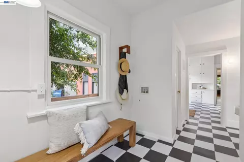 Entry Way - 2607 Alcatraz Ave, Berkeley, CA 94705 photo 11 of 11