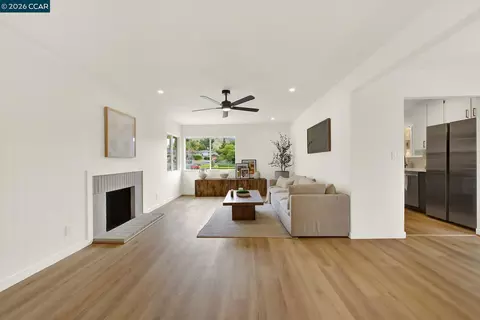 Living - 141 Anderson St, Vallejo, CA 94589 photo 2 of 2