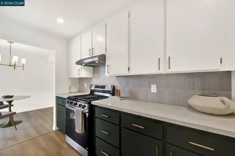 Kitchen - 141 Anderson St, Vallejo, CA 94589 photo 4 of 5