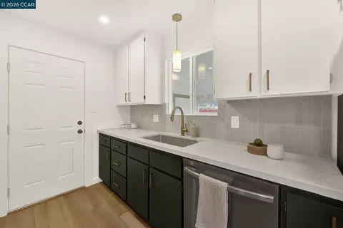 Kitchen - 141 Anderson St, Vallejo, CA 94589 photo 2 of 5