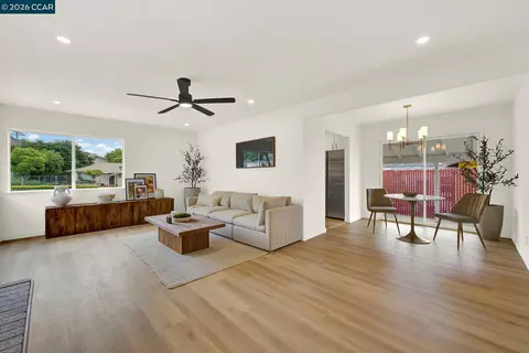 Living - 141 Anderson St, Vallejo, CA 94589 photo 1 of 2