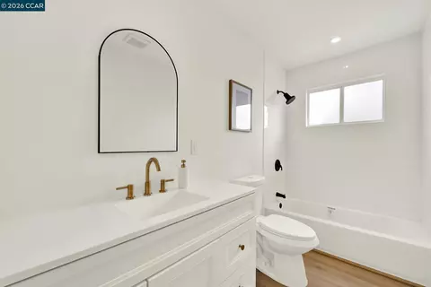 Bath - 141 Anderson St, Vallejo, CA 94589 photo 1 of 2