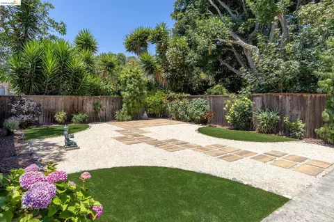 2214 Curtis St, Berkeley, CA 94702 photo 9