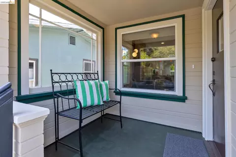 2214 Curtis St, Berkeley, CA 94702 photo 2