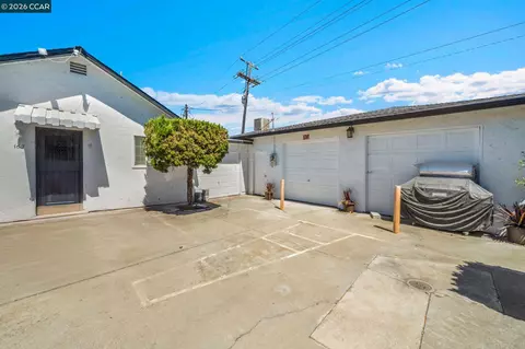 Exterior - 173 E 15th St, Pittsburg, CA 94565 photo 3 of 4