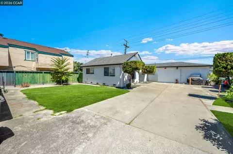 Exterior - 173 E 15th St, Pittsburg, CA 94565 photo 1 of 4
