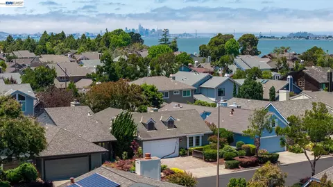 135 Avington Rd, Alameda, CA 94502