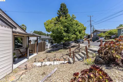 Exterior - 2001 Boynton Ave, Martinez, CA 94553 photo 5 of 12