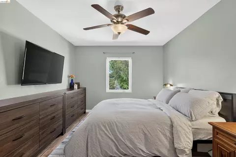 Bedroom - 2001 Boynton Ave, Martinez, CA 94553 photo 1 of 4