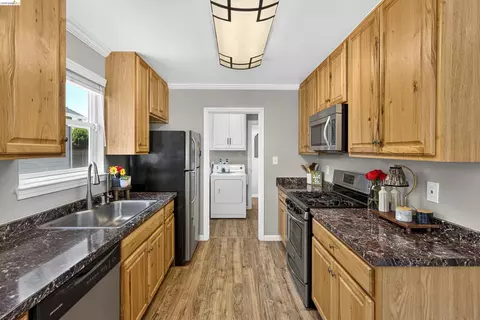 Kitchen - 2001 Boynton Ave, Martinez, CA 94553 photo 2 of 6